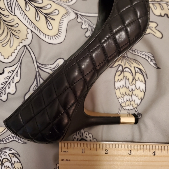 Vince Camuto Odell black quilted heels size 8 - Picture 7 of 9